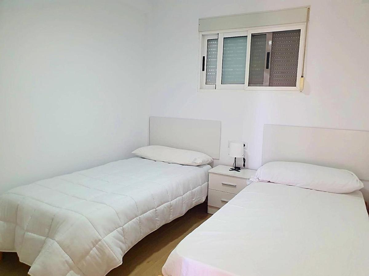 First Line Apartment With 3 Bedrooms And Seaviews Benidorm Kültér fotó